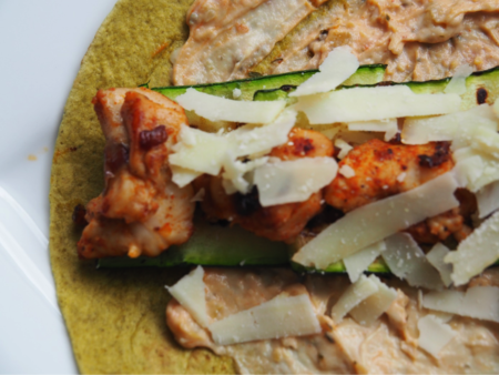 Boerenkool tortilla met kip en courgette